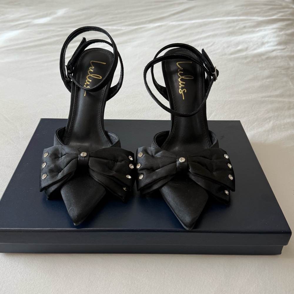 Lulu's Black Bow-Embellished Women's Heels - 4.35” w8